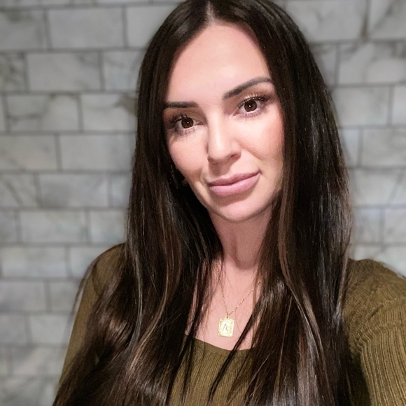 Meet your Posher, Alysha - Picture 2 of 2